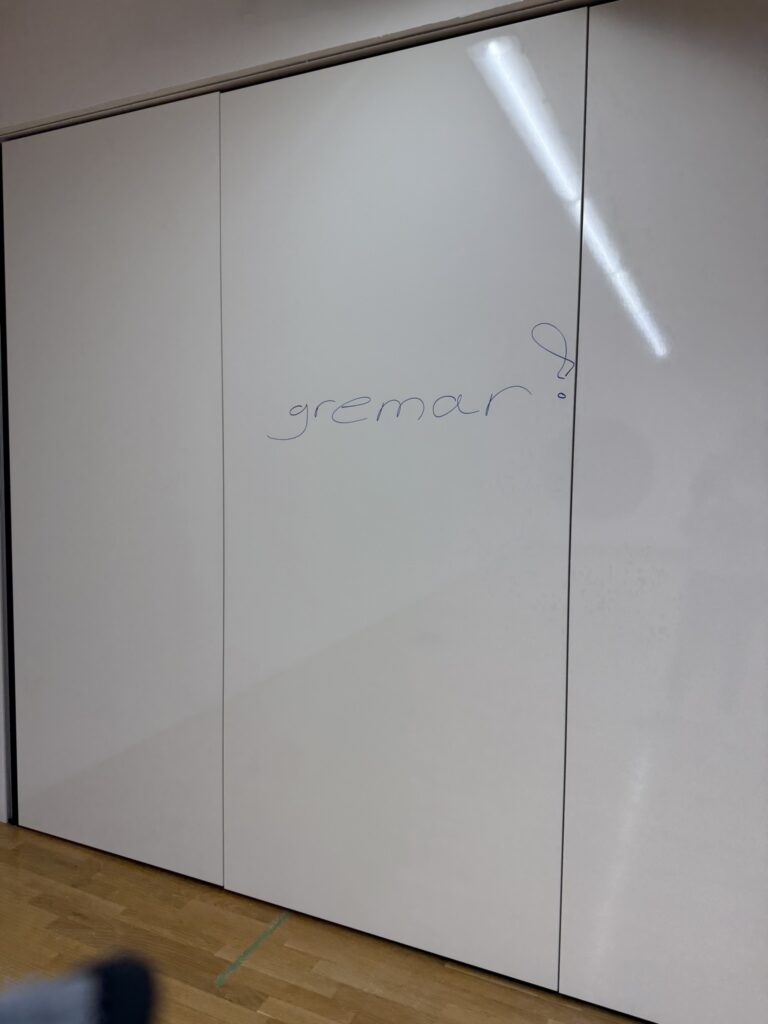 Pregradna stijena za dvoranu s visokom zvučnom izolacijom i završnom obradom piši-briši