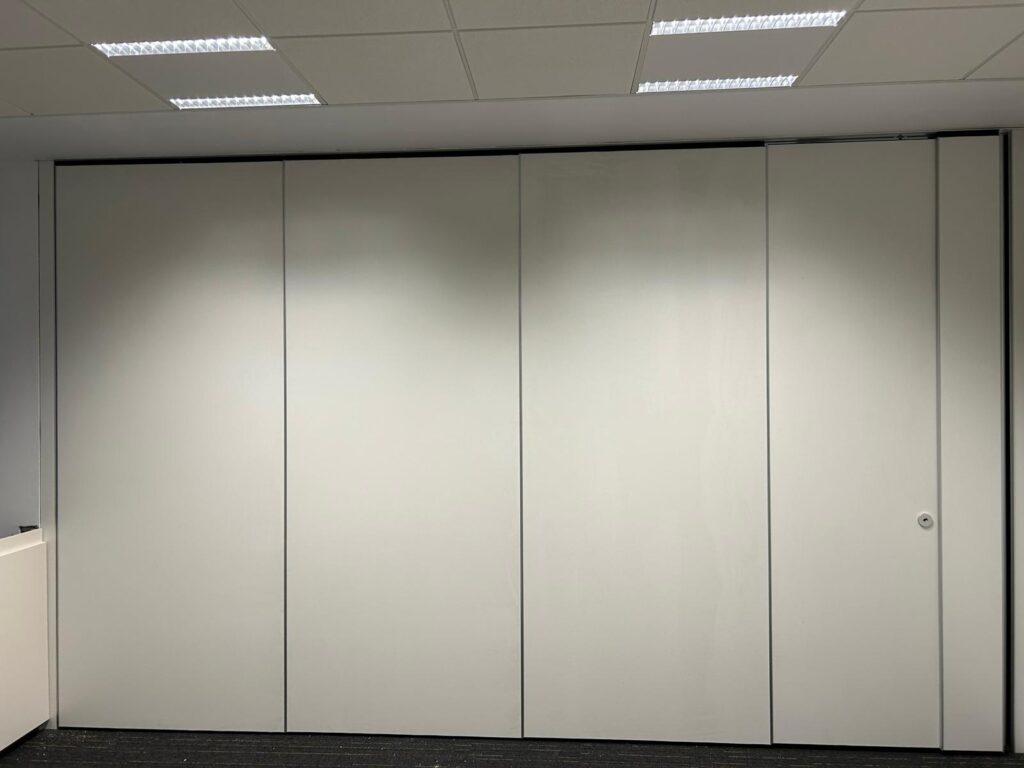 Pomično pregradna stijena u sali za sastanke