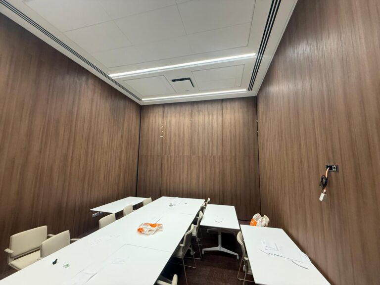 Pomično pregradna stijena s visokom zvučnom izolacijom, obrada - akustični paneli